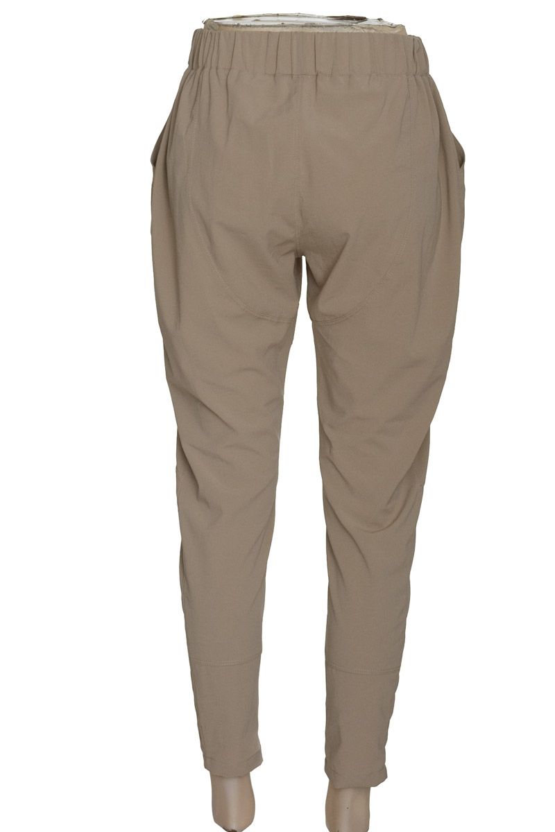 Ropa Deportiva / Salida de Baño color Beige - Closeando