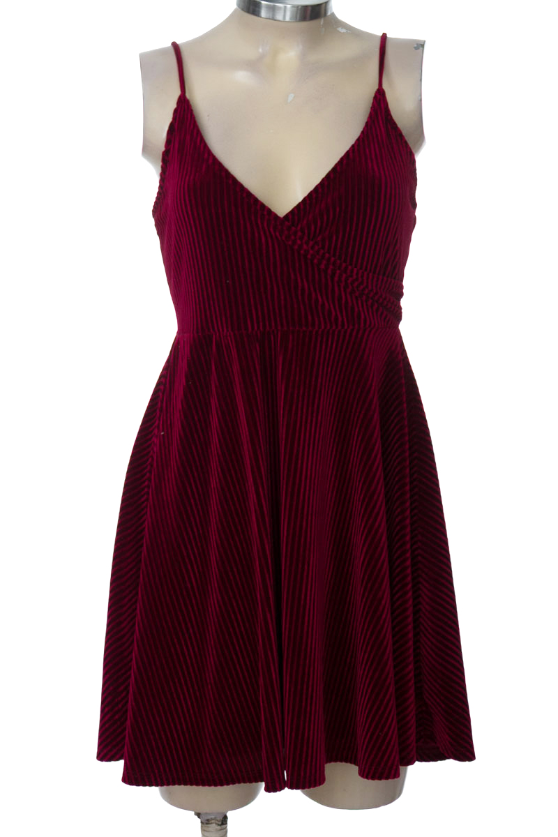 Vestido / Enterizo color Vinotinto - Forever 21
