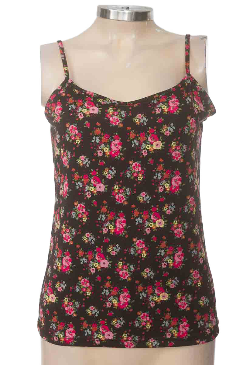 Top / Camiseta color Negro - Closeando