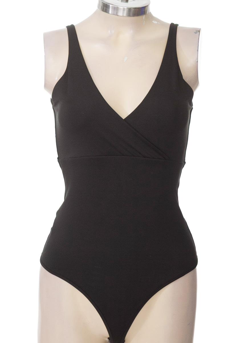 Top / Camiseta color Negro - Love Culture