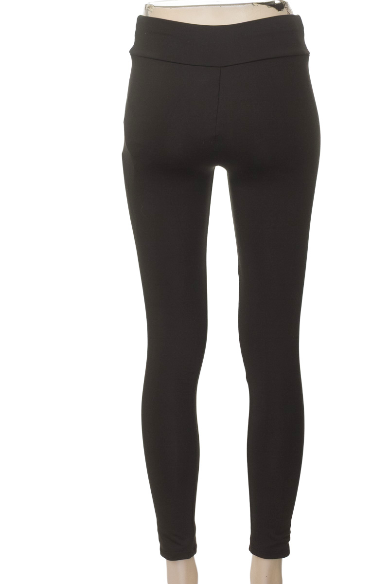 Ropa Deportiva / Salida de Baño color Negro - Nabril