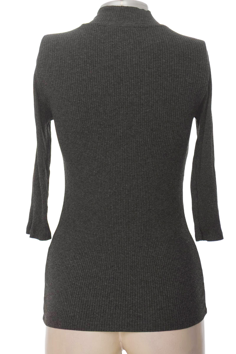 Top / Camiseta color Gris - Stradivarius