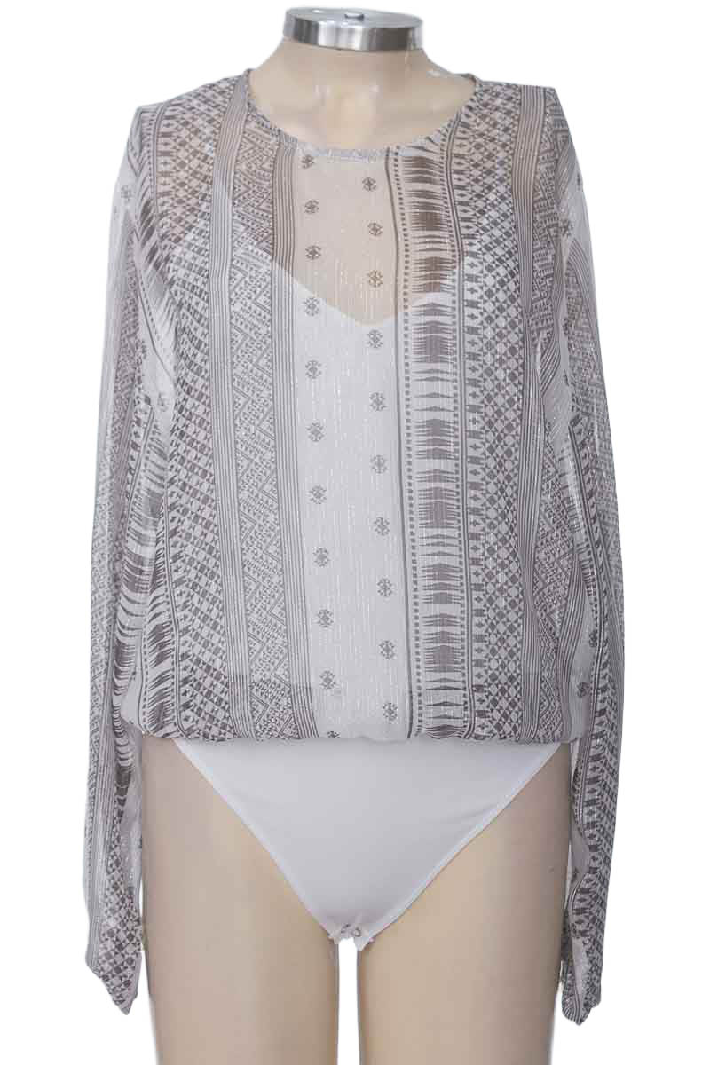 Blusa color Gris - Closeando