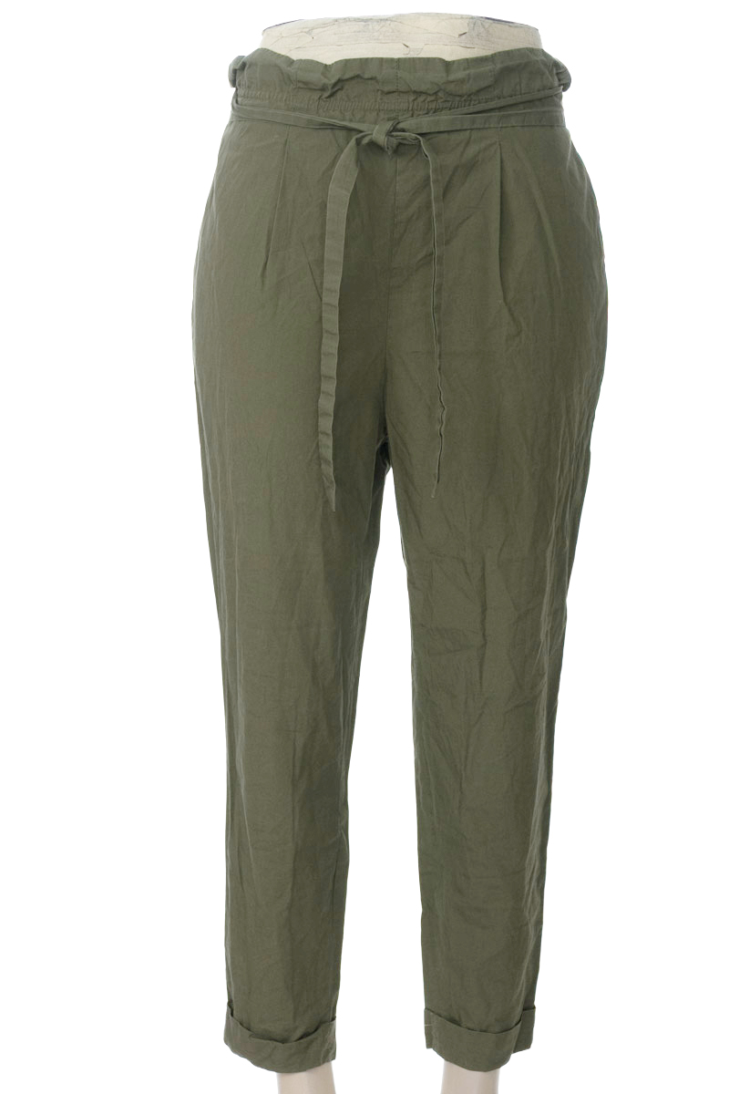 Pantalones color Verde - Zara