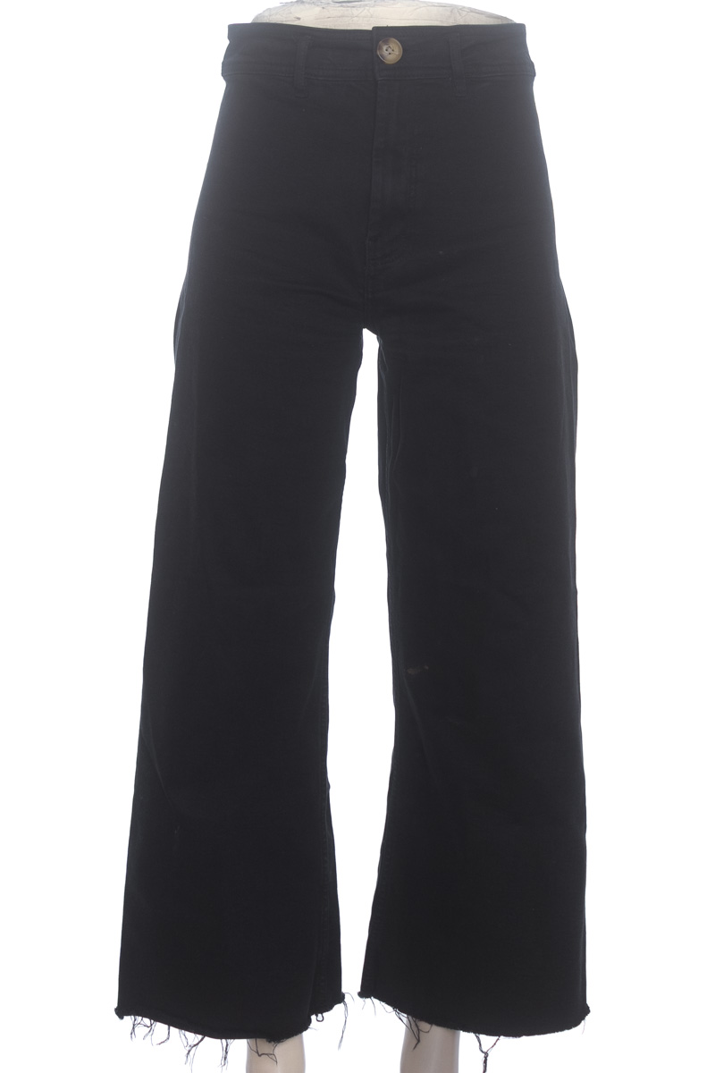 Pantalones color Negro - Stradivarius