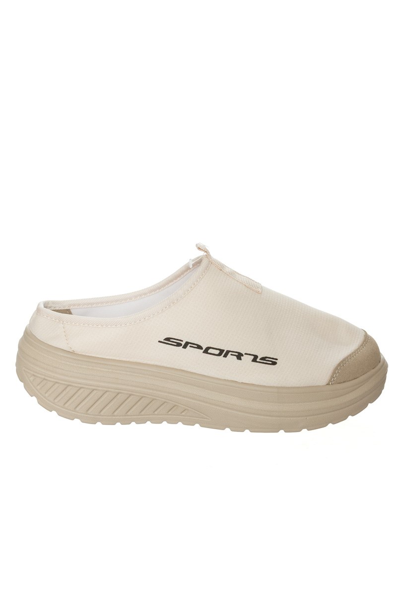 Zapatos color Beige - Closeando
