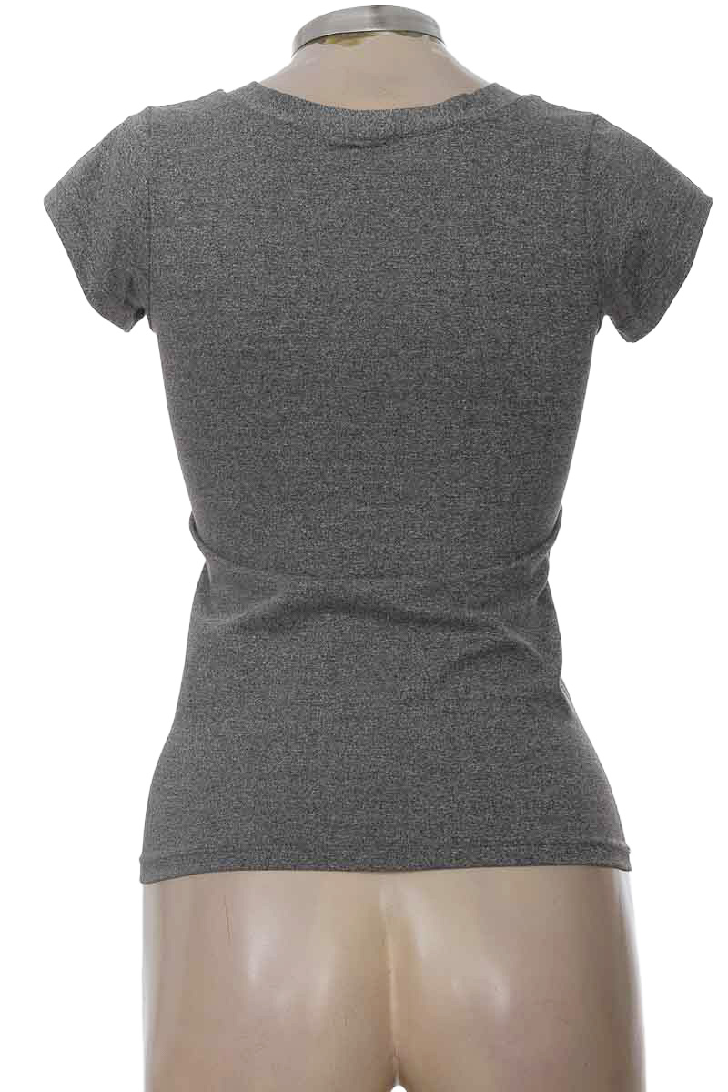 Top / Camiseta color Gris - Closeando