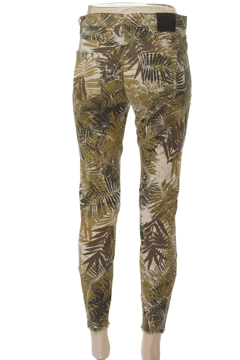 Pantalones color Verde - Stradivarius