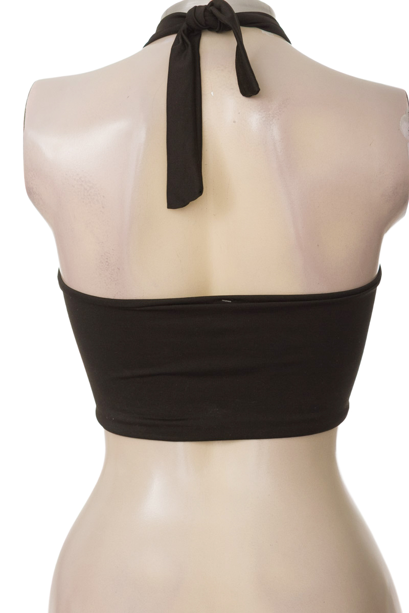 Top / Camiseta color Negro - Closeando