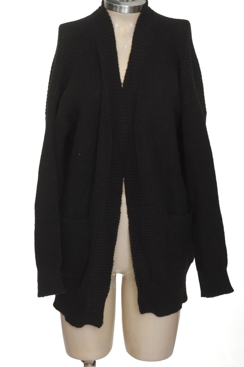 Sweater color Negro - Closeando