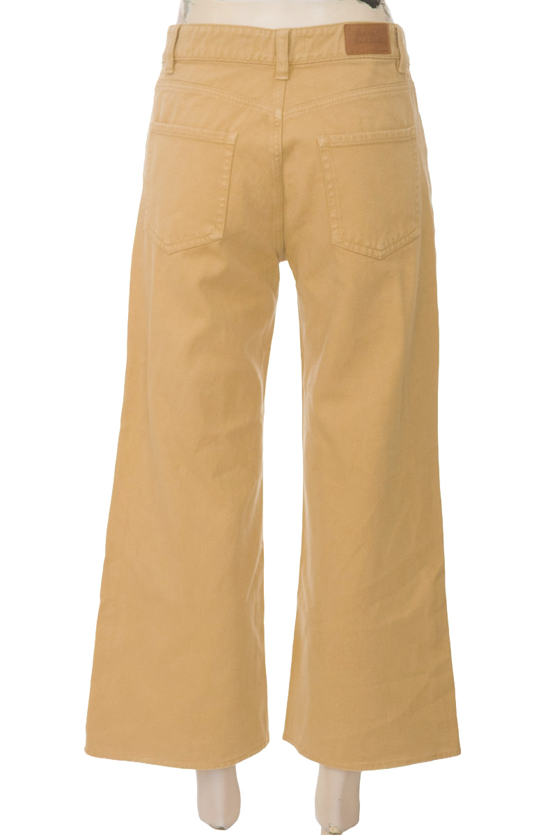 Pantalones color Beige - Arkitect x Daniela Salcedo