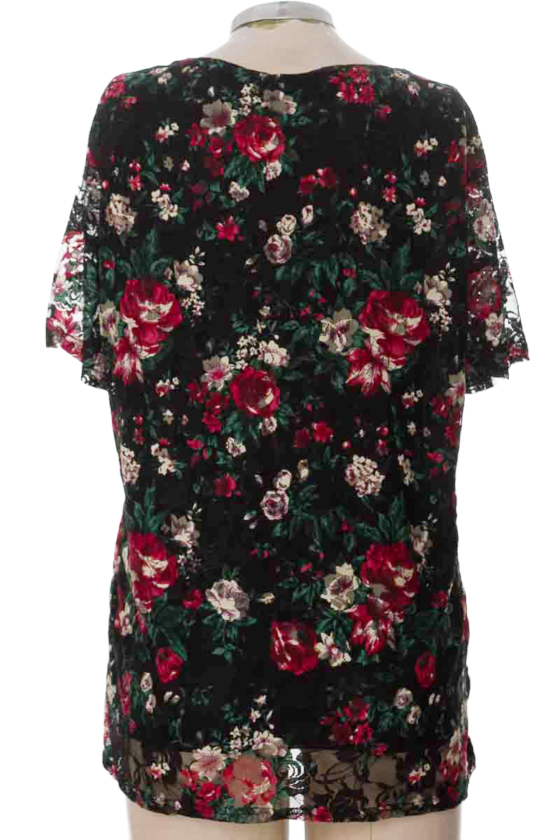 Blusa color Negro - Closeando