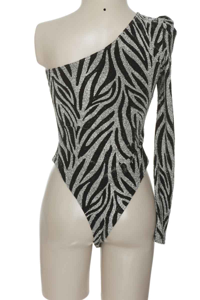 Top / Camiseta color Negro - Histebella