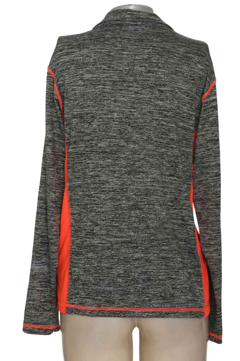 Ropa Deportiva / Salida de Baño color Gris - Closeando