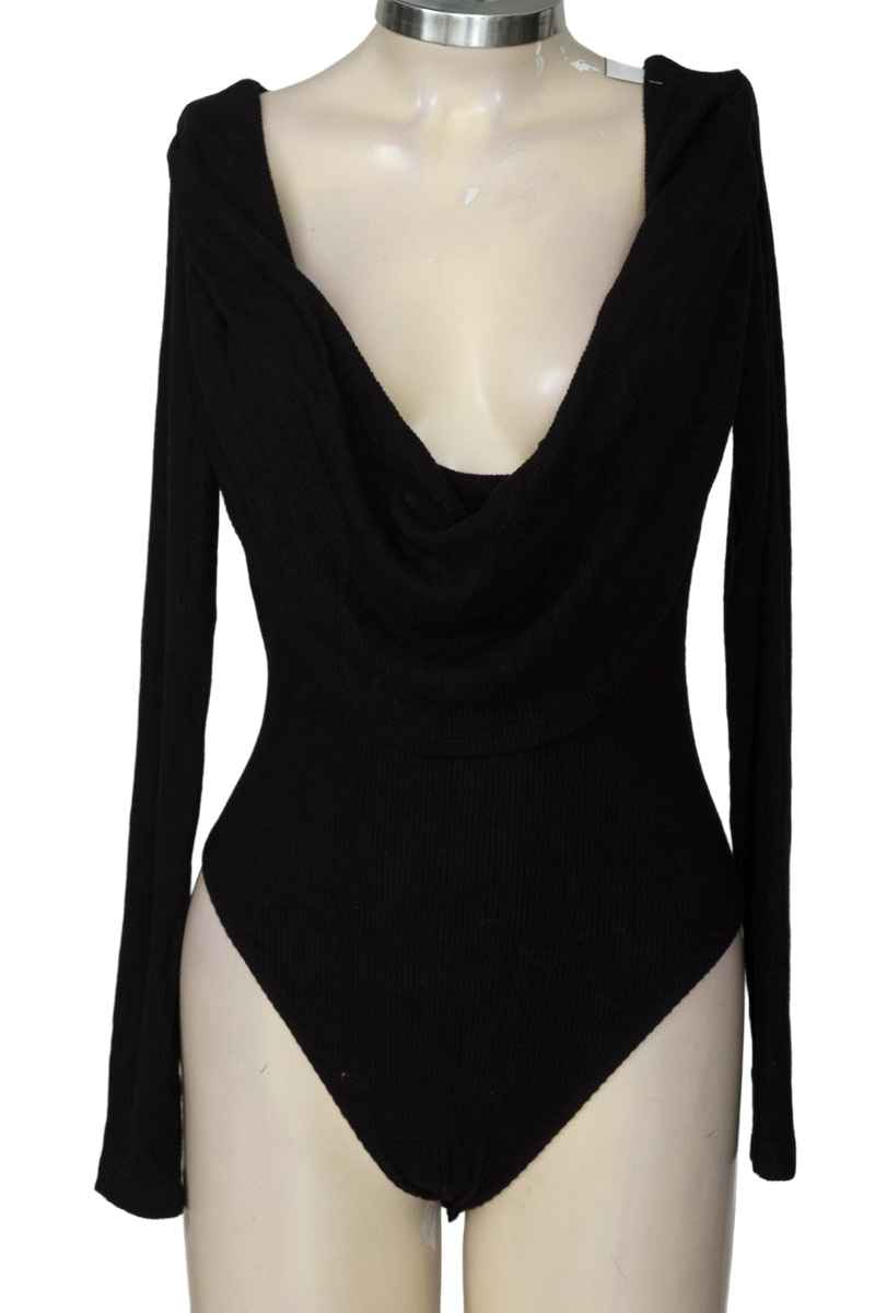 Top / Camiseta color Negro - Closeando
