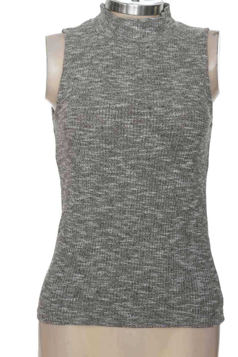 Top / Camiseta color Gris - Stradivarius