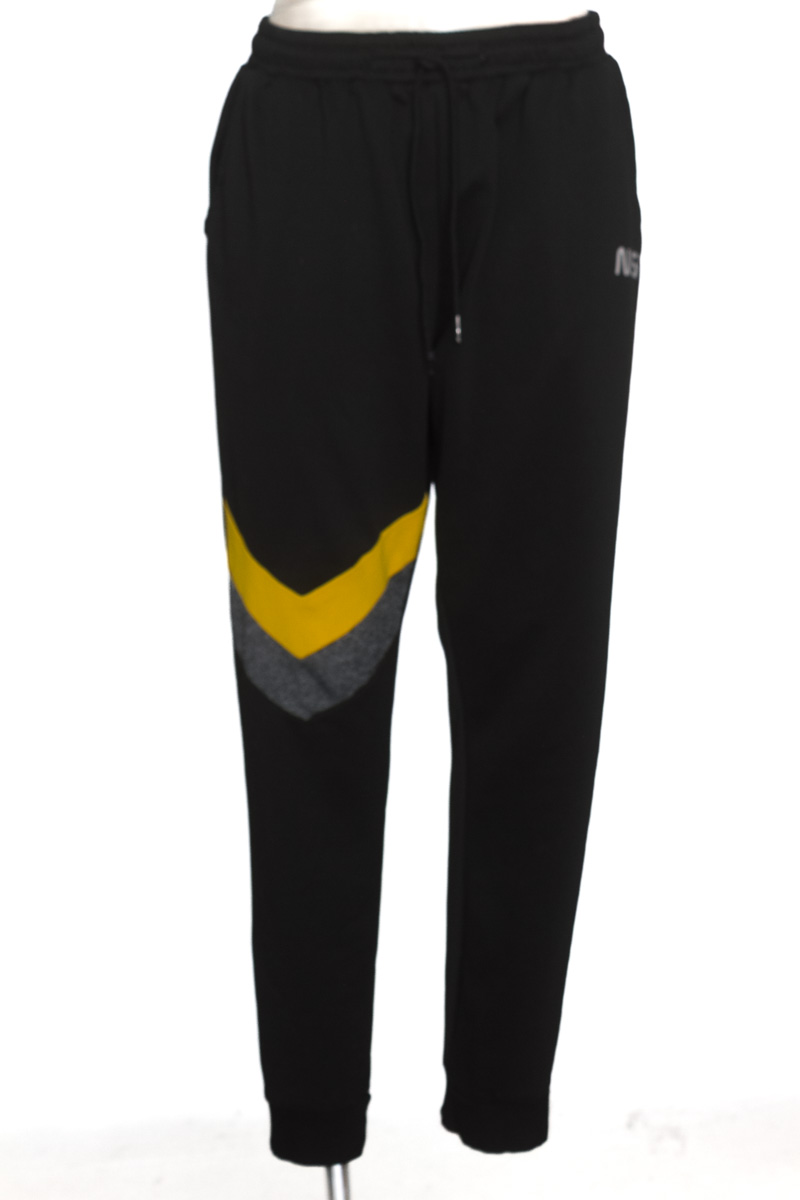 Ropa Deportiva color Negro - Closeando