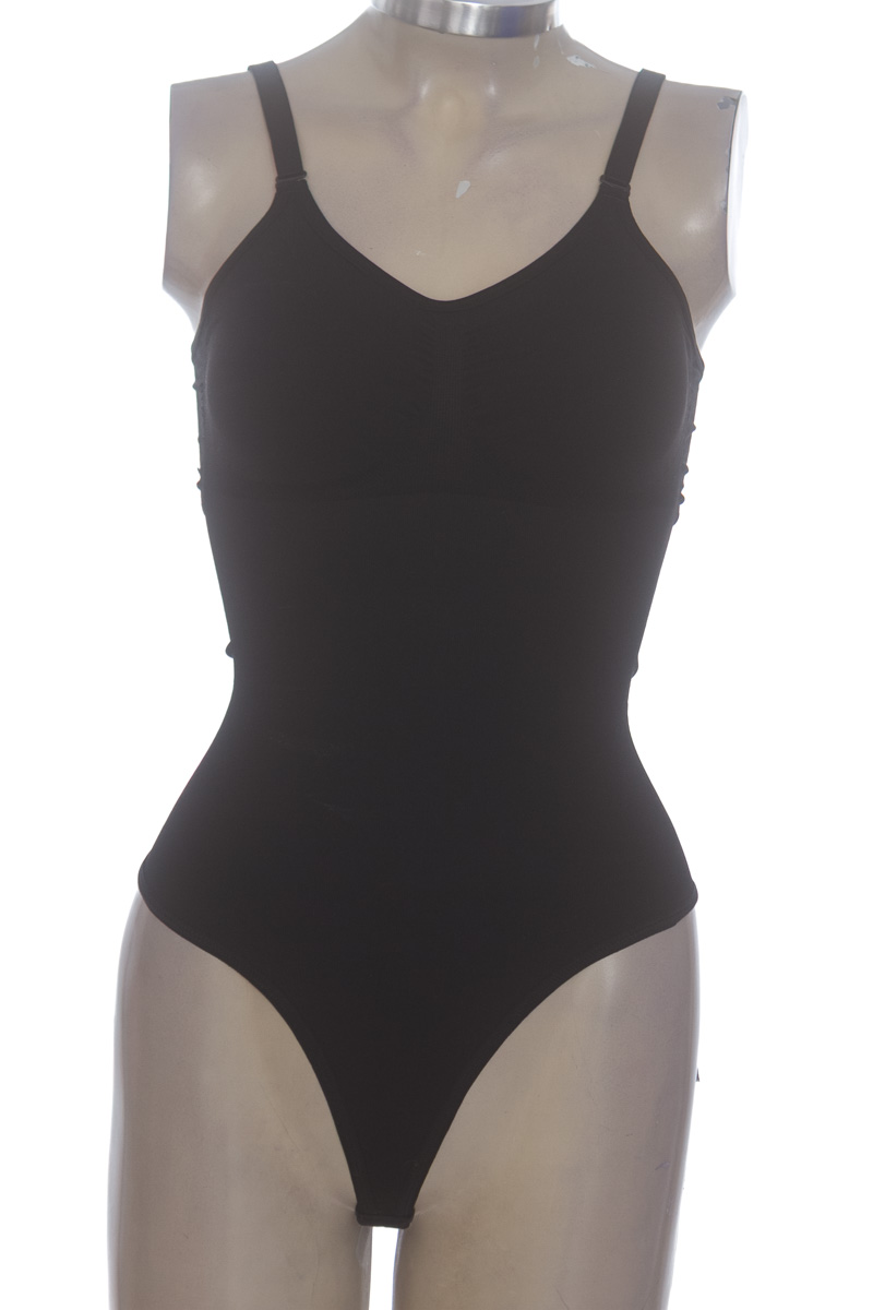 Top / Camiseta color Negro - Lunia