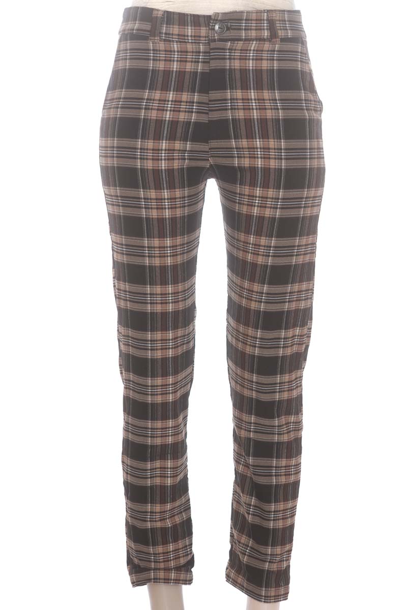 Pantalones color Café - Closeando