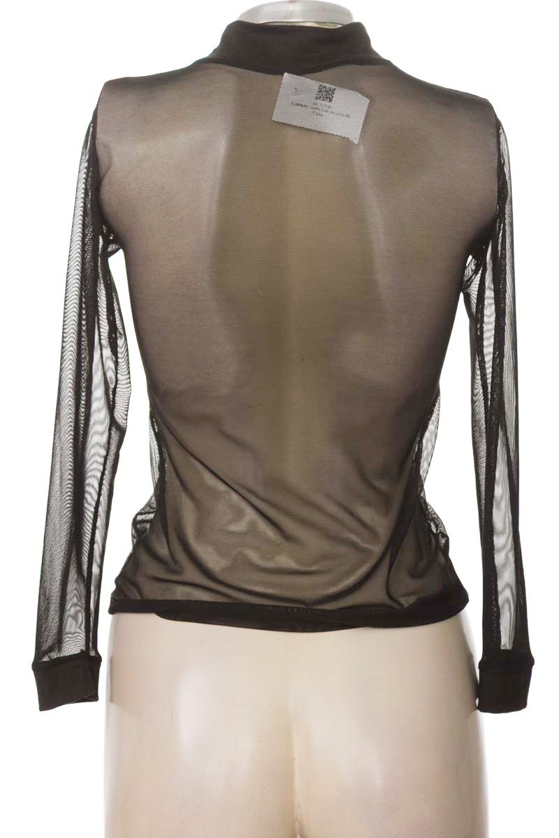 Top / Camiseta color Negro - Closeando