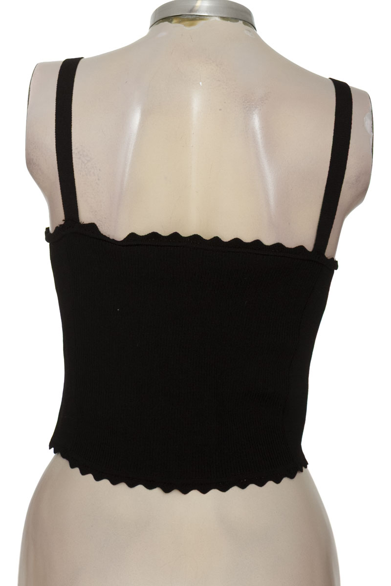 Top / Camiseta color Negro - Closeando