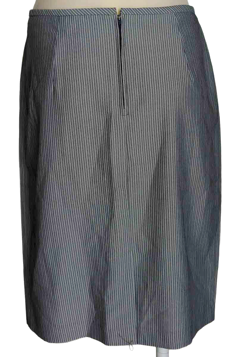 Falda color Gris - Closeando