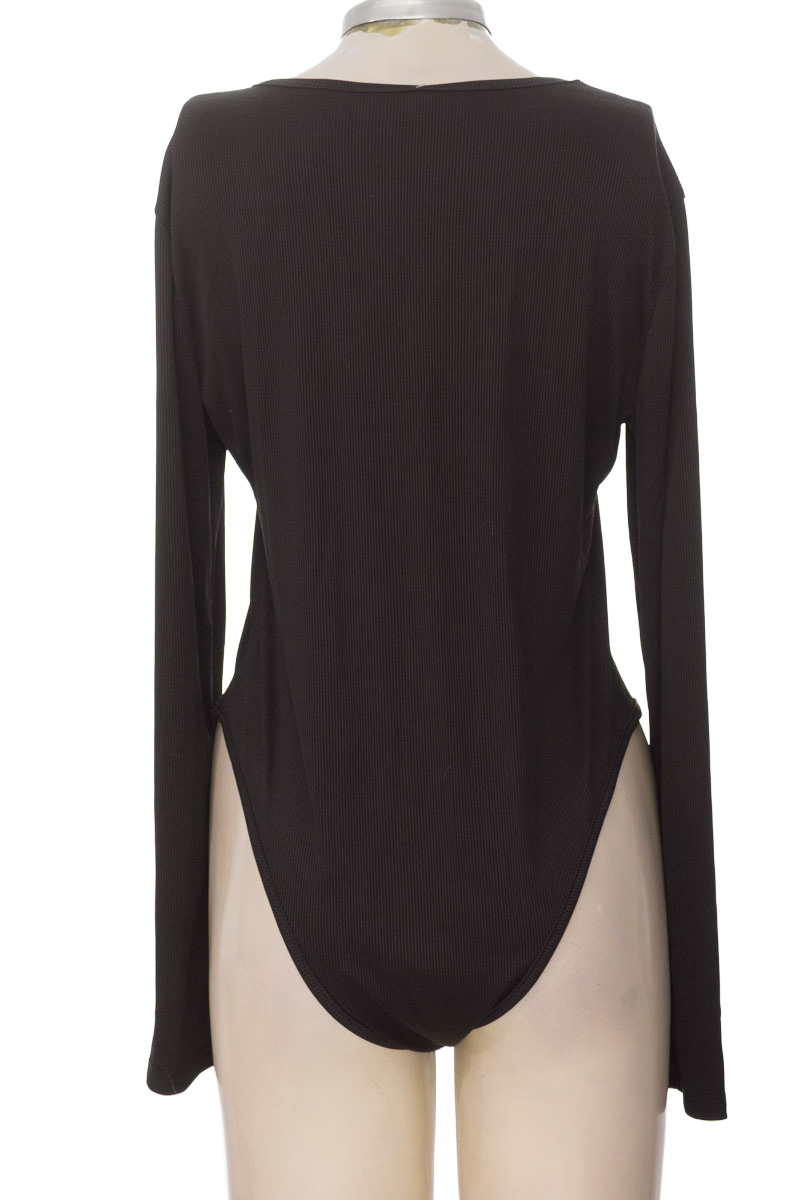 Top / Camiseta color Negro - Shein
