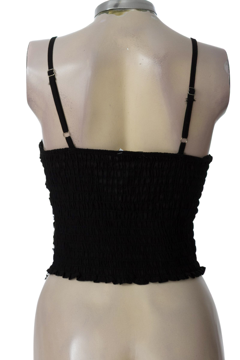 Top / Camiseta color Negro - Sol Rojo