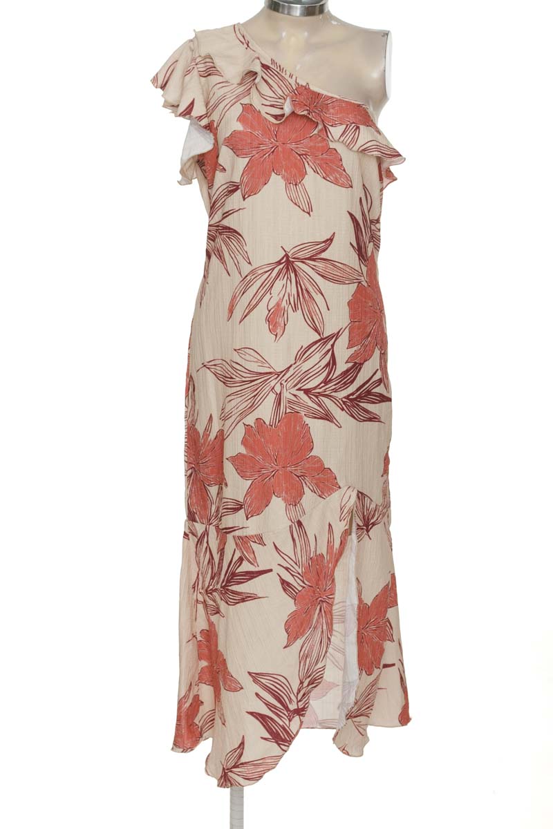 Vestido / Enterizo color Beige - Closeando