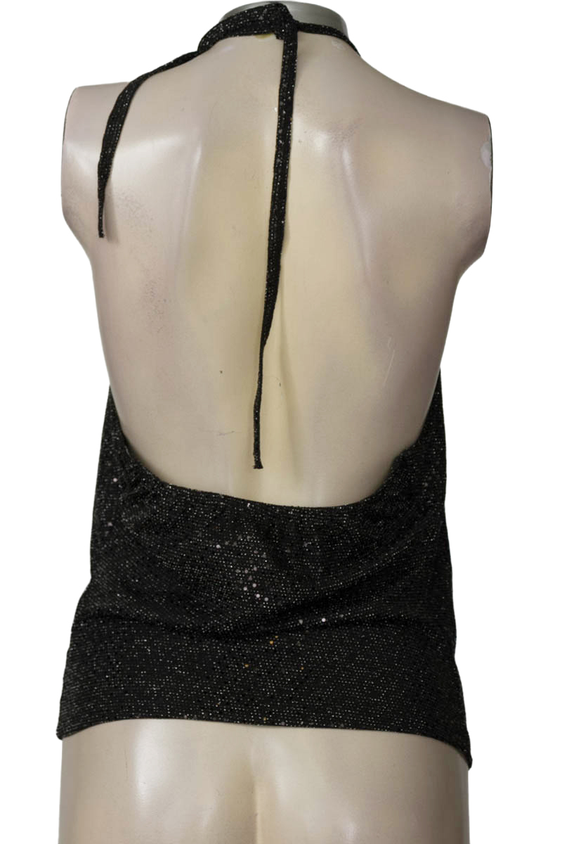 Top / Camiseta color Negro - Closeando