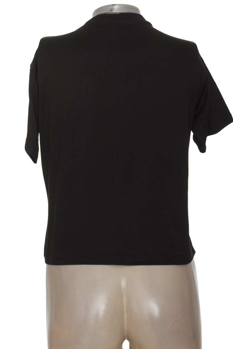 Top / Camiseta color Negro - Closeando