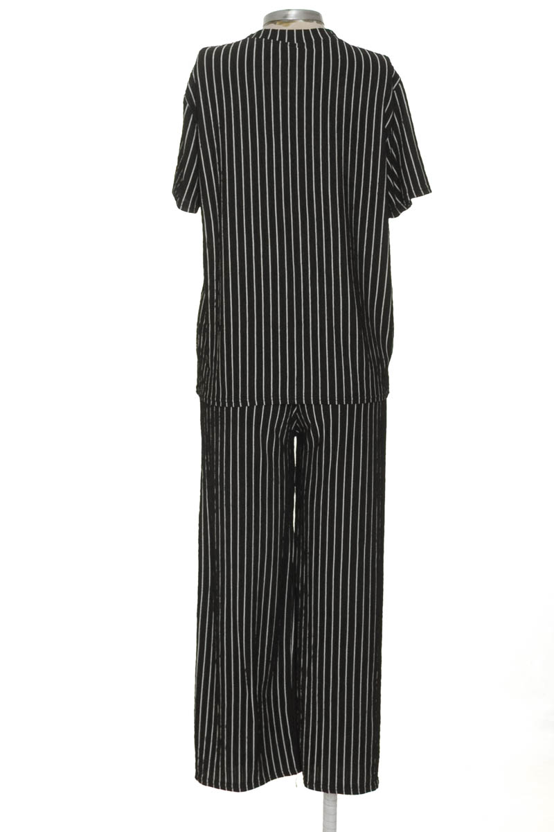 Vestido / Enterizo color Negro - Closeando