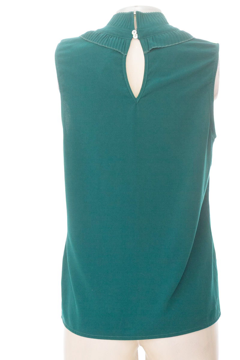 Top / Camiseta color Verde - Punto Blanco