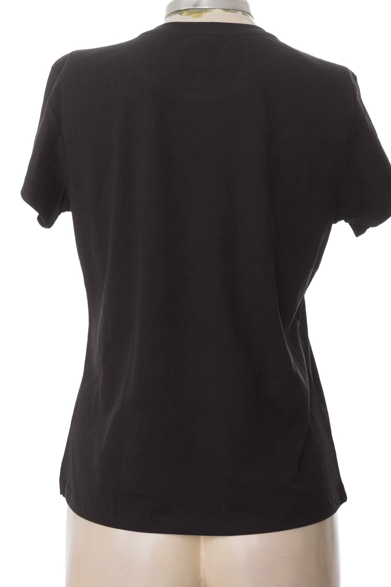Top / Camiseta color Negro - Closeando