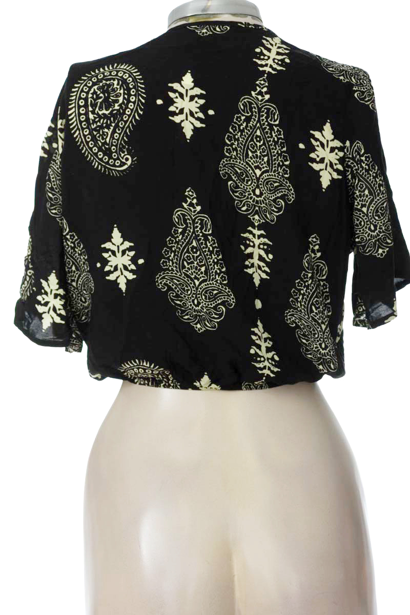 Top / Camiseta color Negro - Yerba Buena