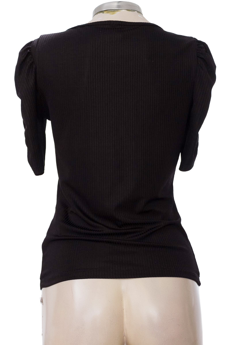Top / Camiseta color Negro - Koaj
