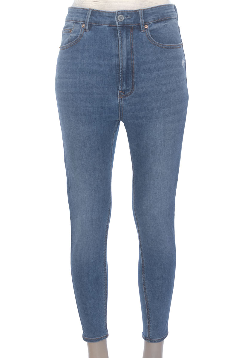 Pantalones color Azul - Stradivarius