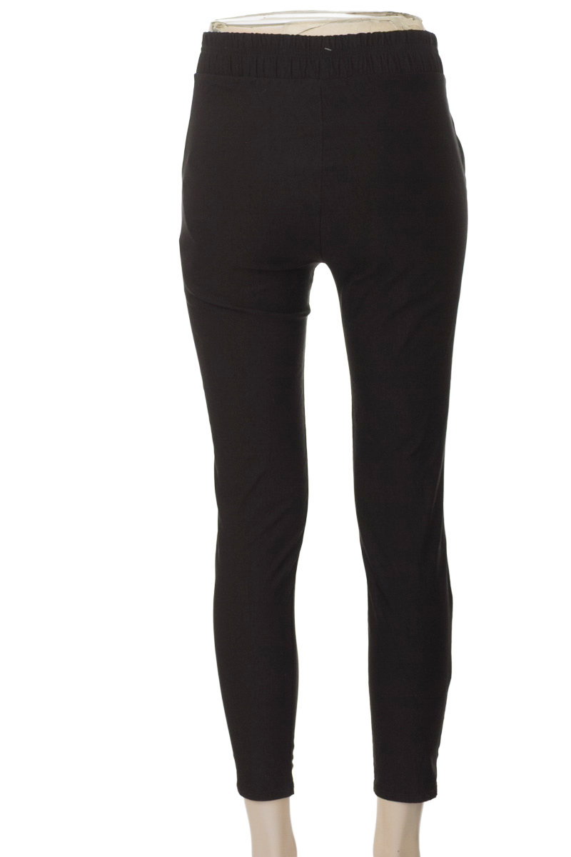 Pantalones color Negro - Closeando
