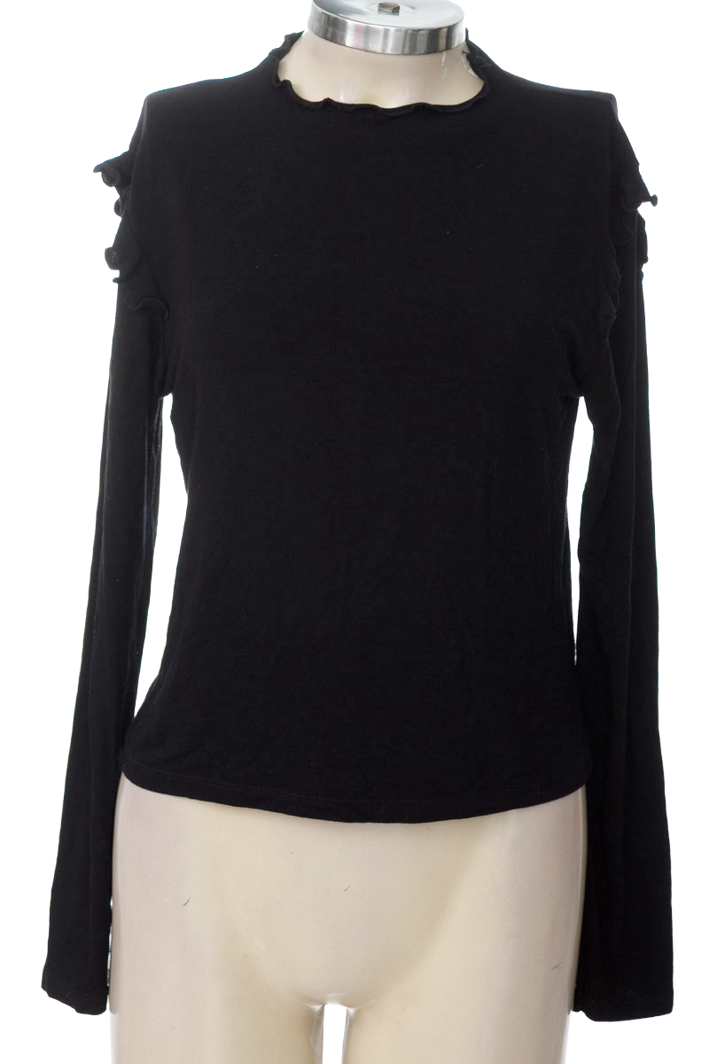 Top / Camiseta color Negro - Closeando