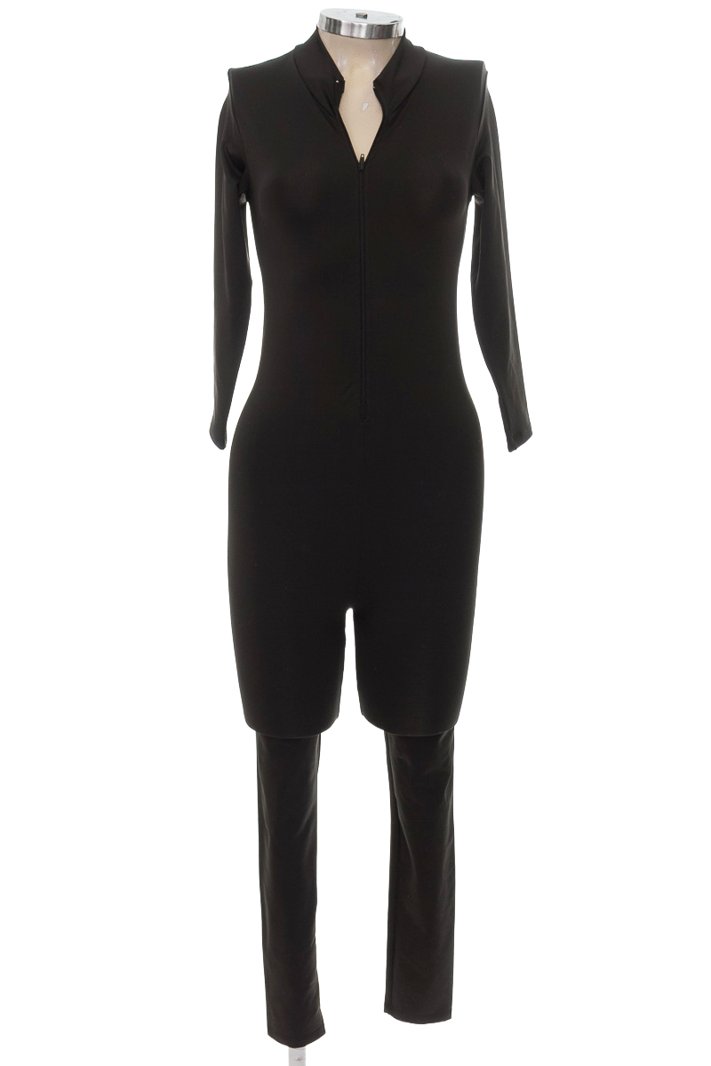 Ropa Deportiva / Salida de Baño color Negro - Closeando