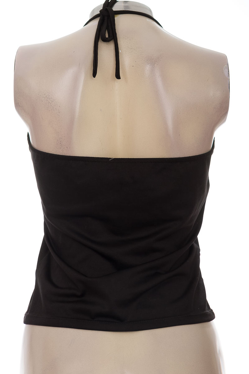 Top / Camiseta color Negro - Closeando