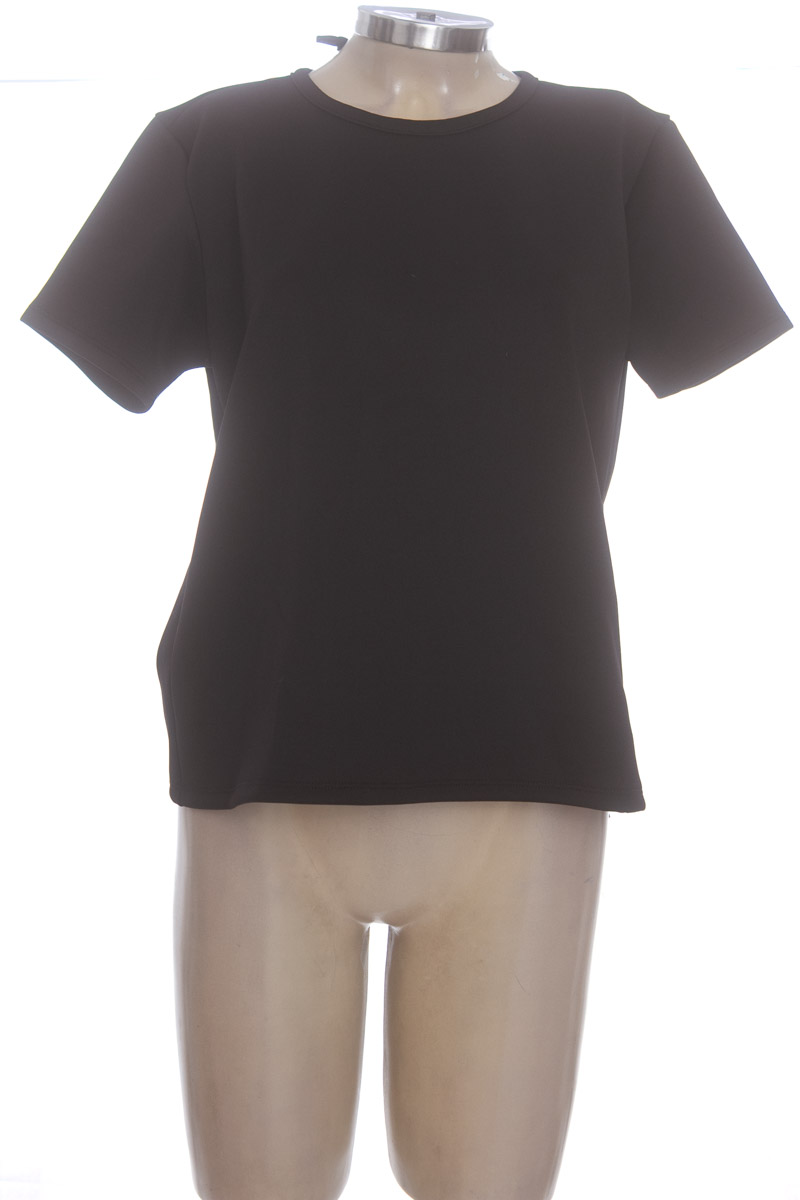 Top / Camiseta color Negro - Pacífika
