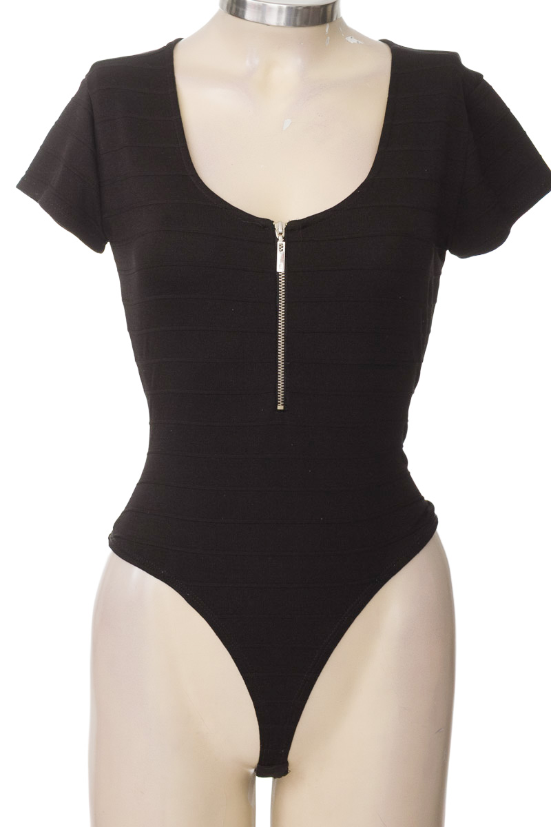 Top / Camiseta color Negro - ELA