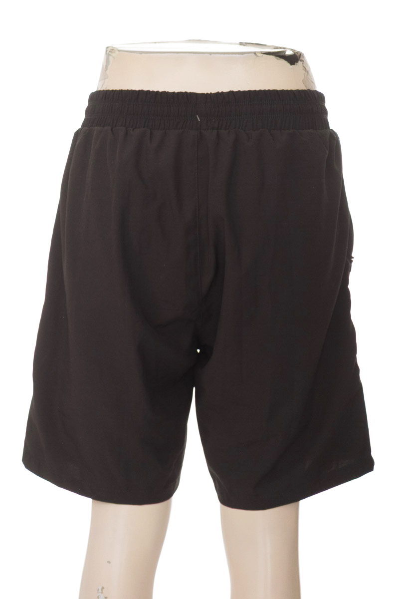 Ropa Deportiva color Negro - Closeando