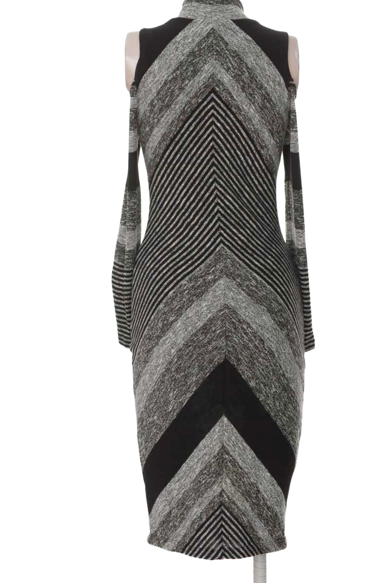 Vestido / Enterizo color Gris - Closeando