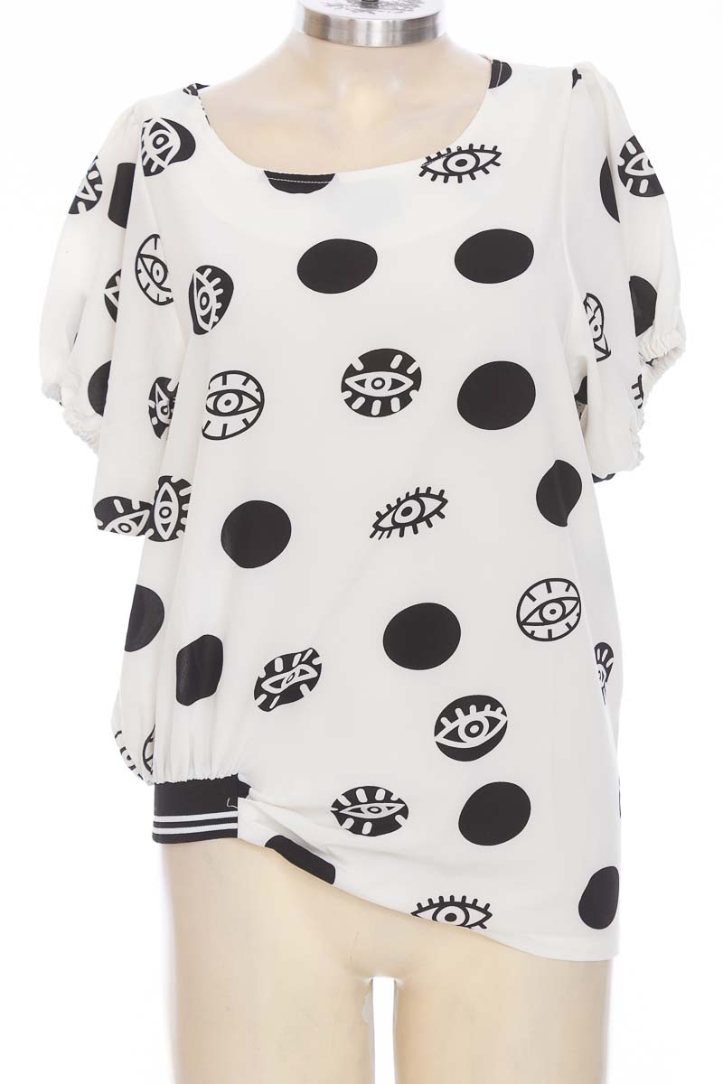Blusa Color Blanco Xiaosa Fushi Closeando