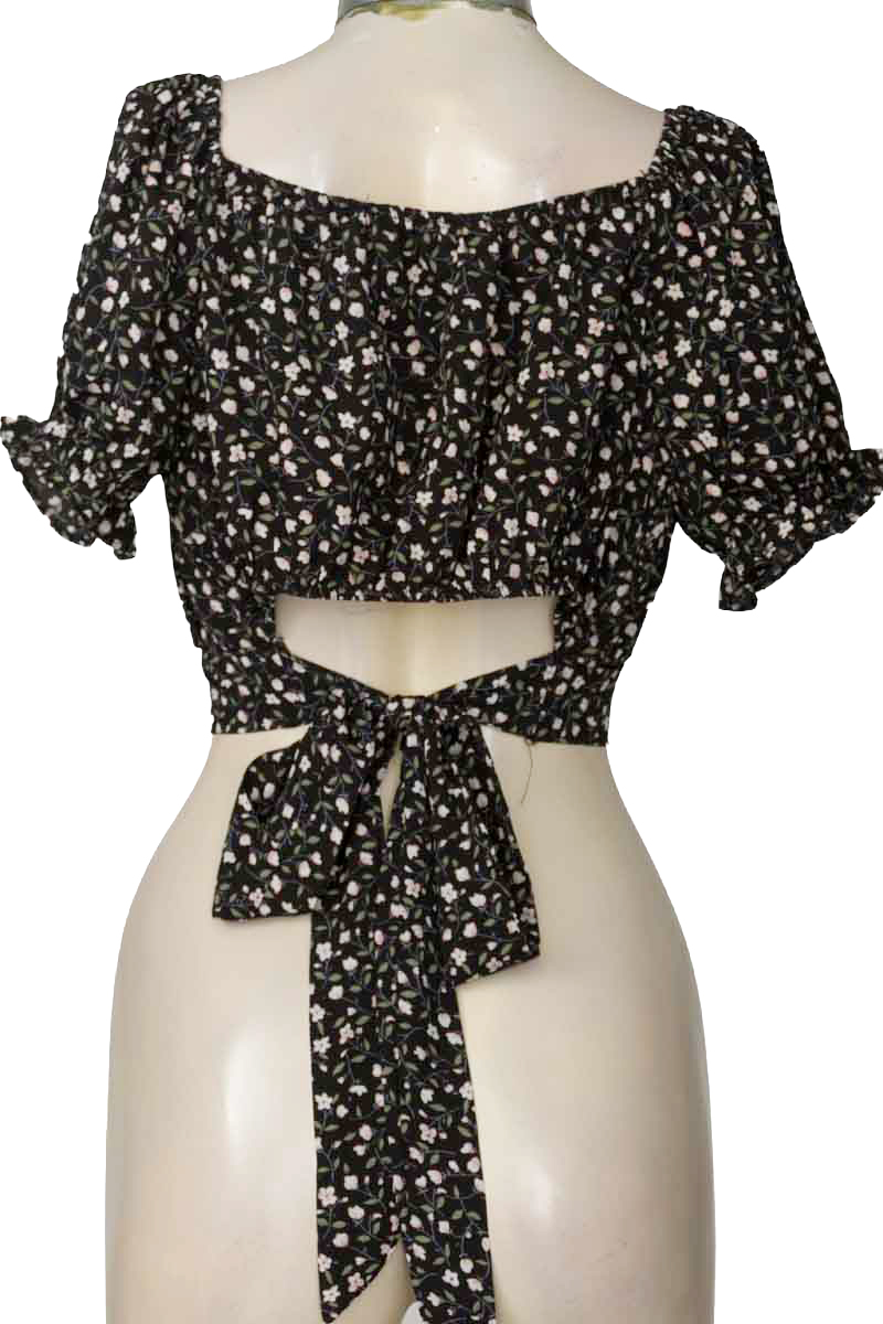 Top / Camiseta color Negro - Closeando