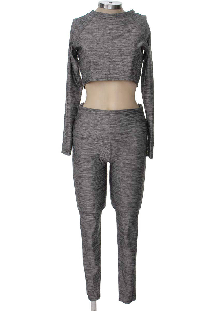Ropa Deportiva / Salida de Baño color Gris - Mercedes Campuzano