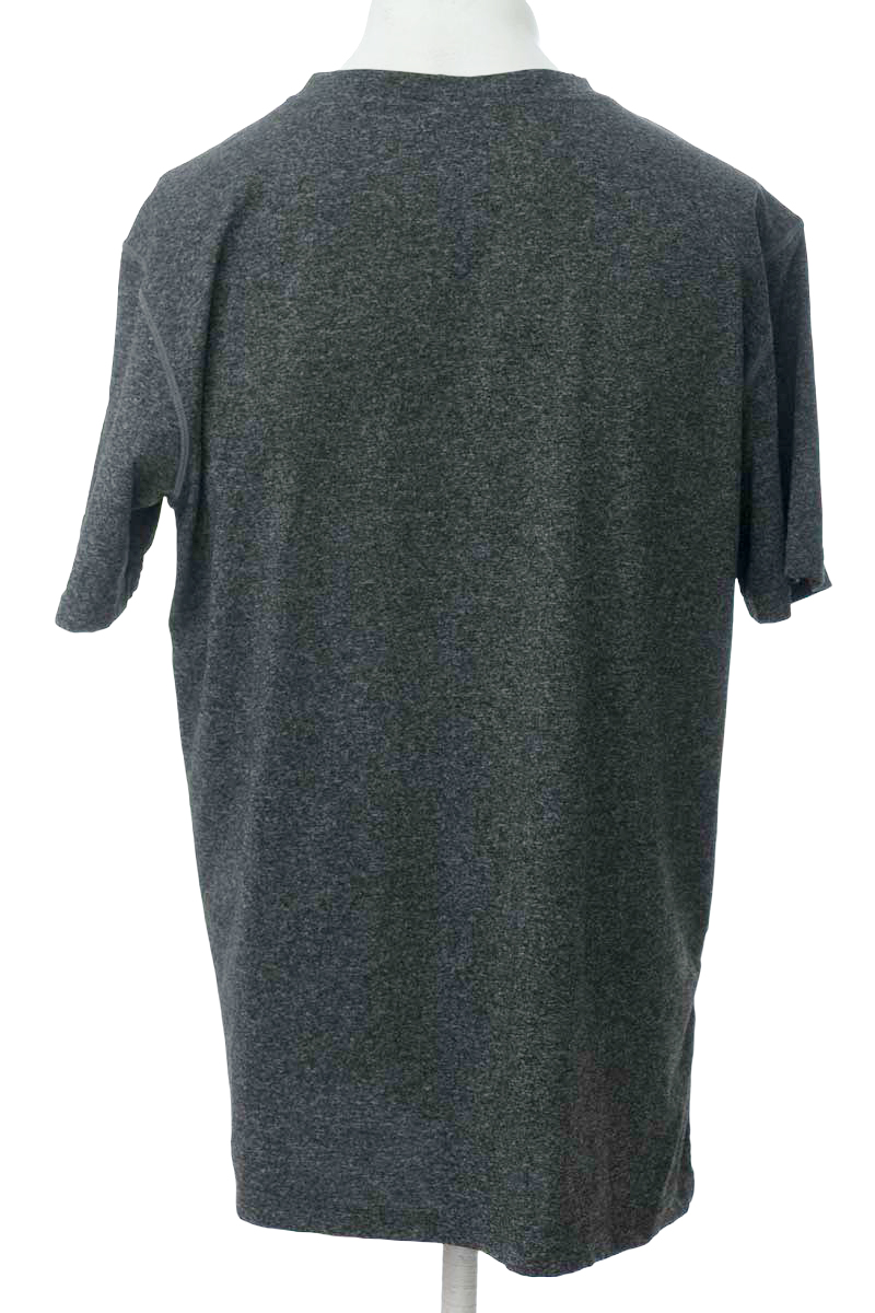 Ropa Deportiva color Gris - Closeando