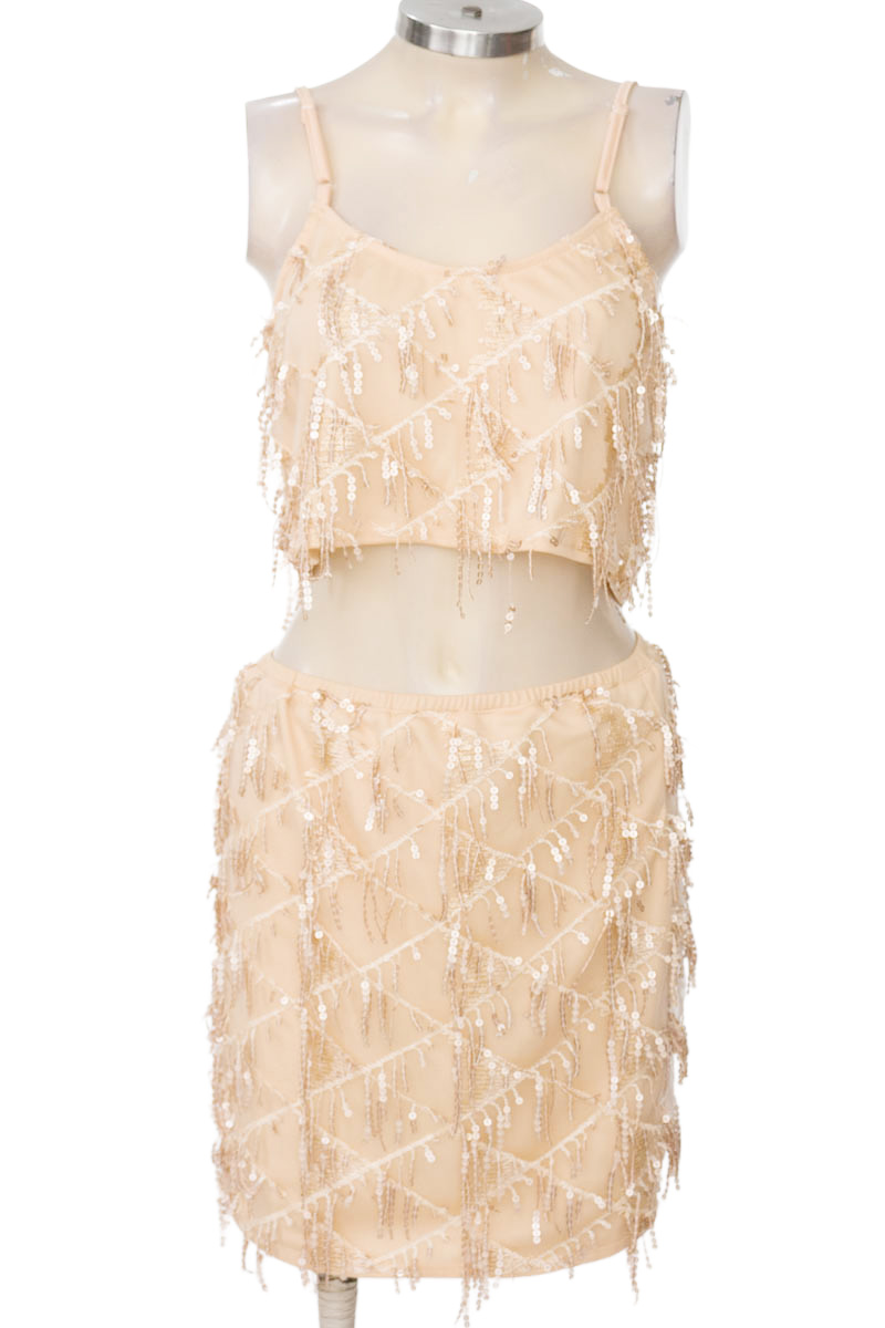 Vestido / Enterizo color Beige - Closeando